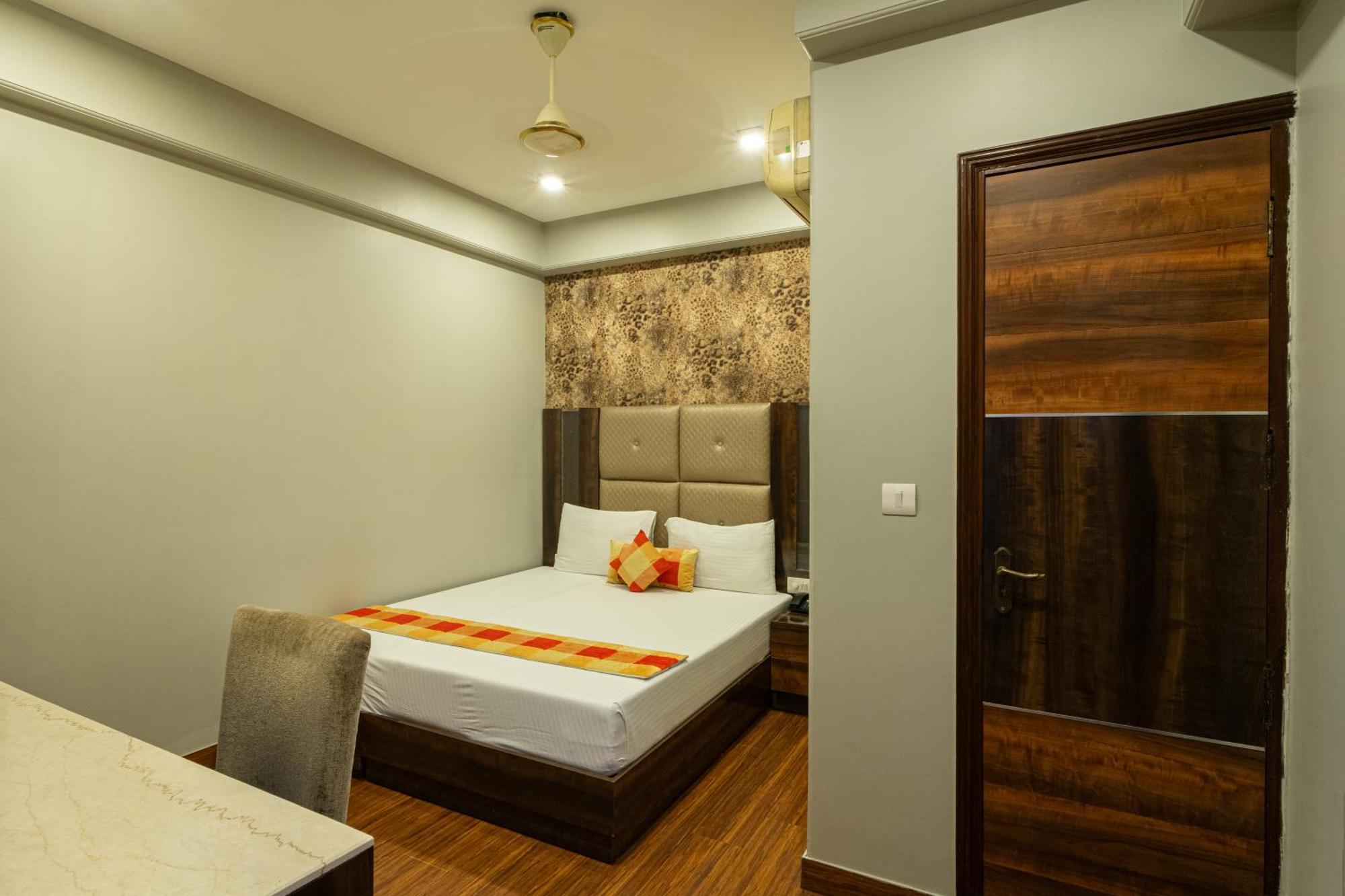 Hotel Sunstar Grand Дели Экстерьер фото