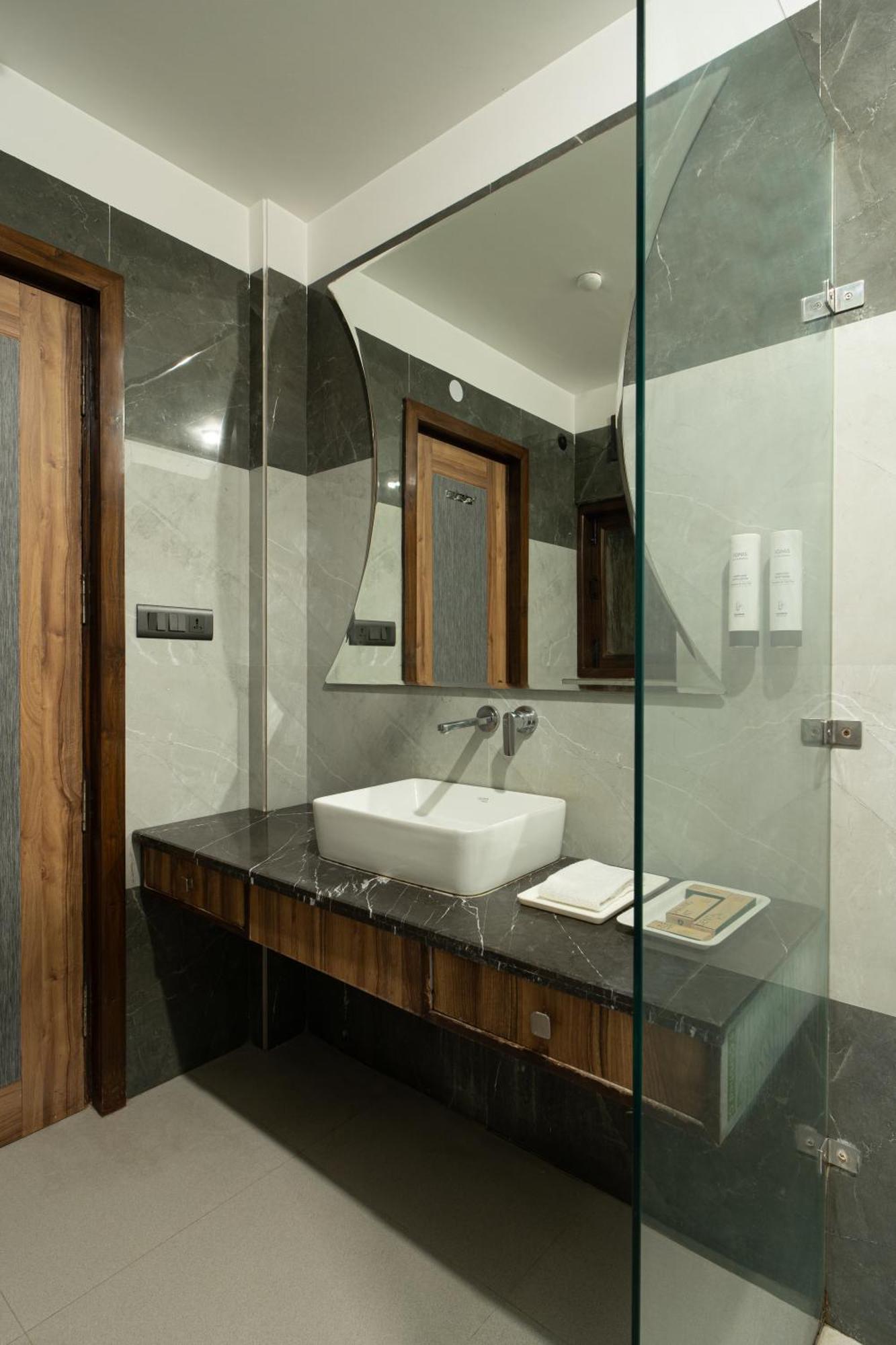 Hotel Sunstar Grand Дели Экстерьер фото