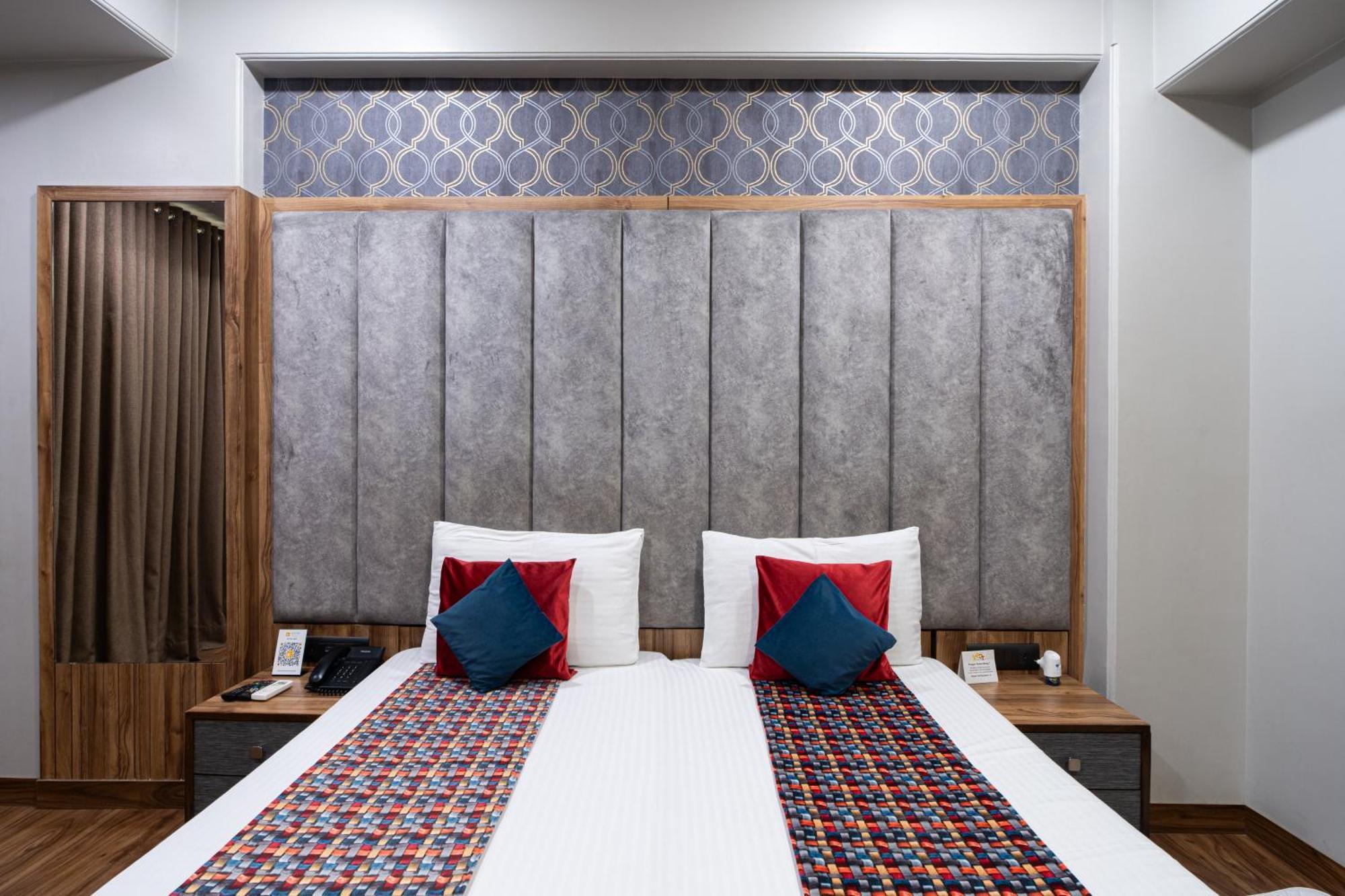 Hotel Sunstar Grand Дели Экстерьер фото