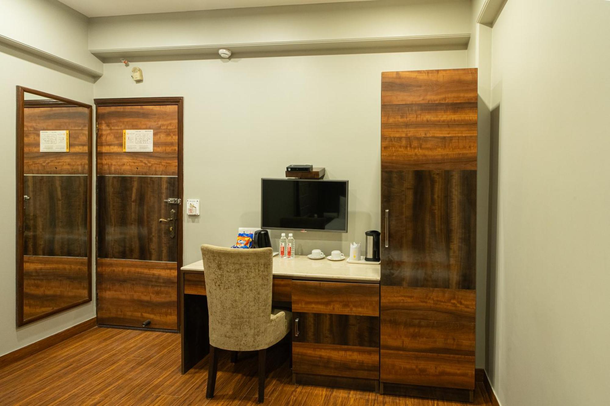 Hotel Sunstar Grand Дели Экстерьер фото