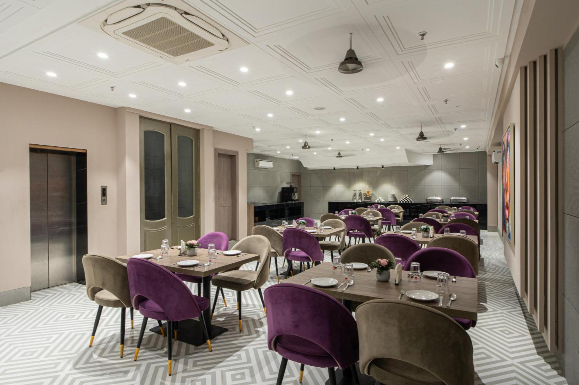 Hotel Sunstar Grand Дели Экстерьер фото
