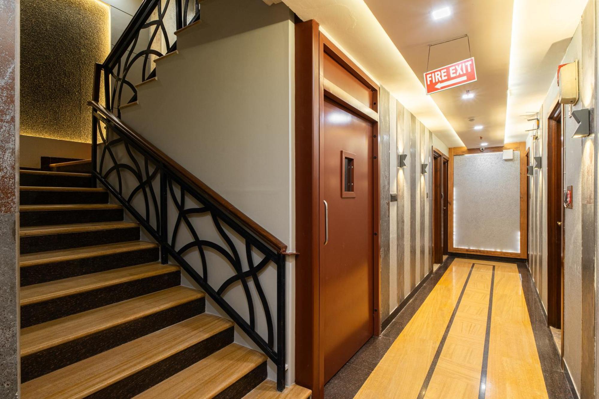 Hotel Sunstar Grand Дели Экстерьер фото