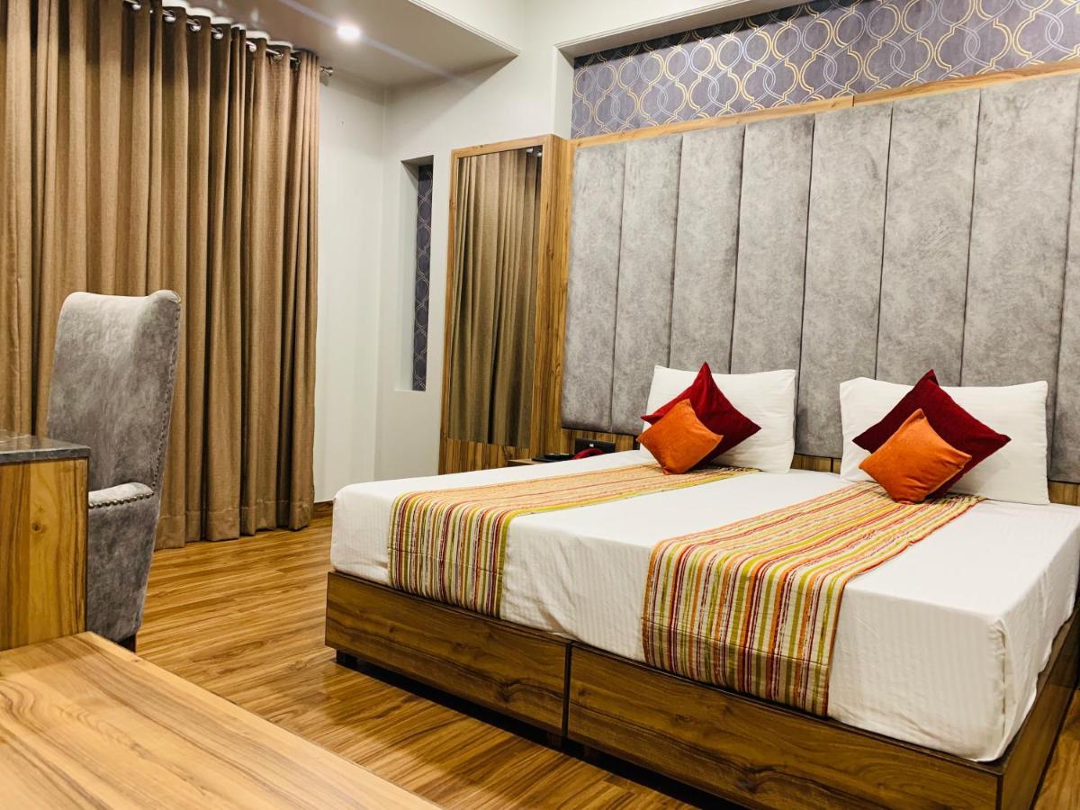 Hotel Sunstar Grand Дели Экстерьер фото